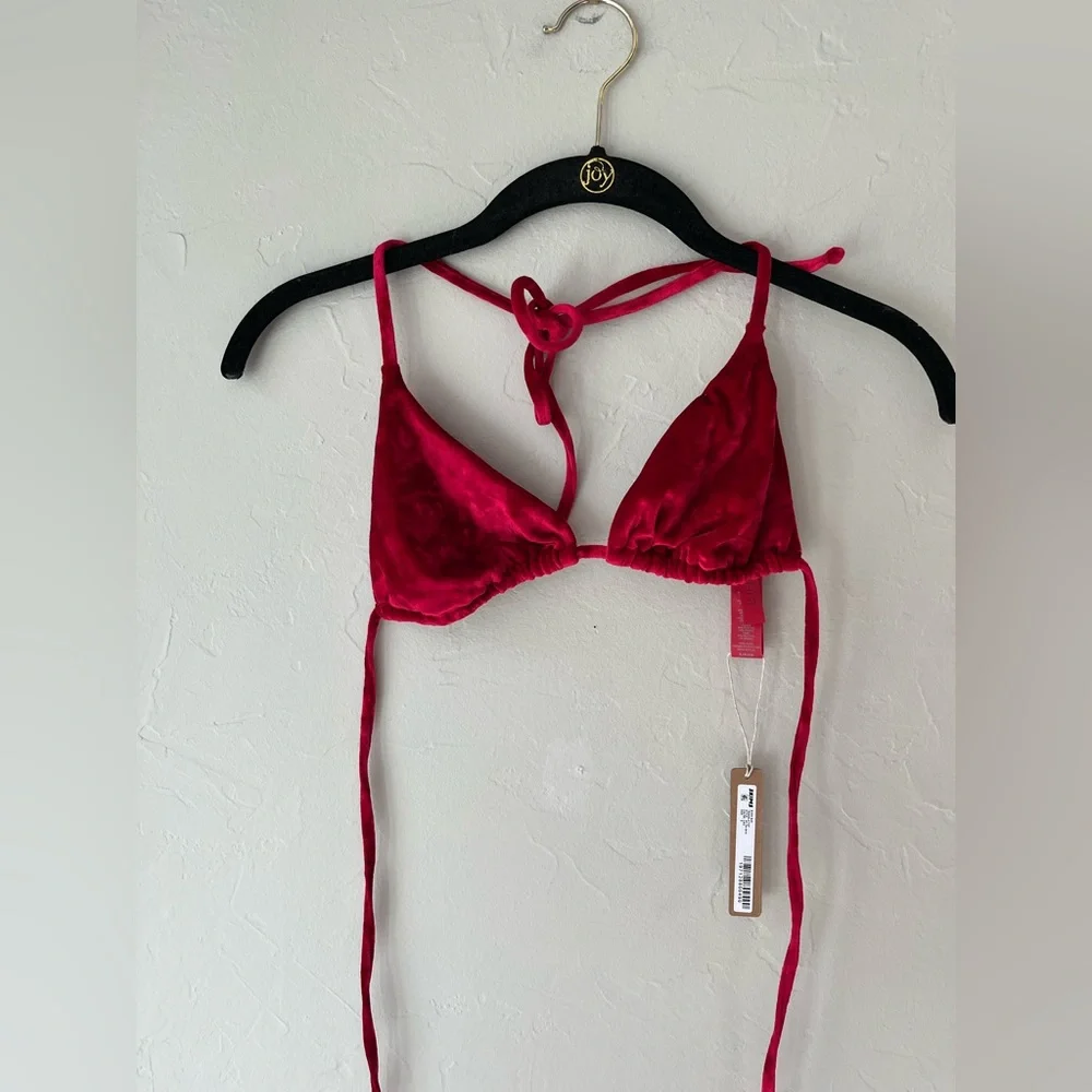 ♥️RARE SKIMS SWIM CRUSHED VELVET TRIANGLE BIKINI TOP LIPS M